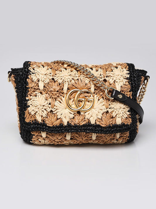 Gucci GG Marmont 574433 – front med Double G-logo. Modelillustration fra Yoogi’s Closet.