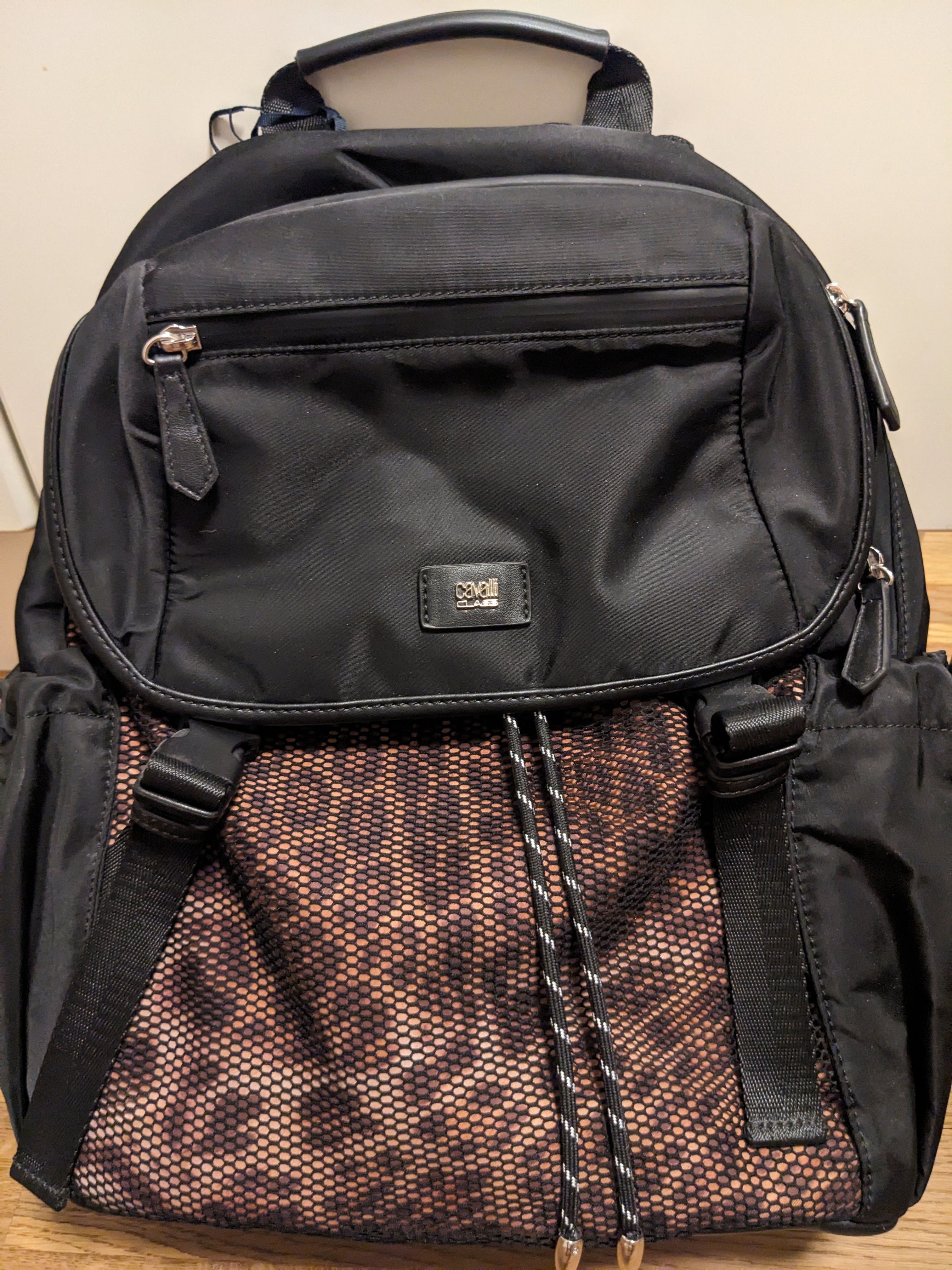 Cavalli Class Eric rygsæk i sort med leopardmønstret front, lynlåslomme, logo og snørelukning