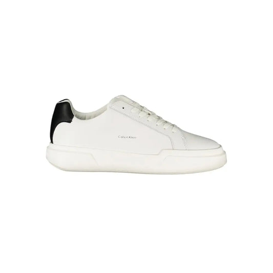 Hvid Calvin Klein polyester sneaker med sort hælhæl og minimalistisk design