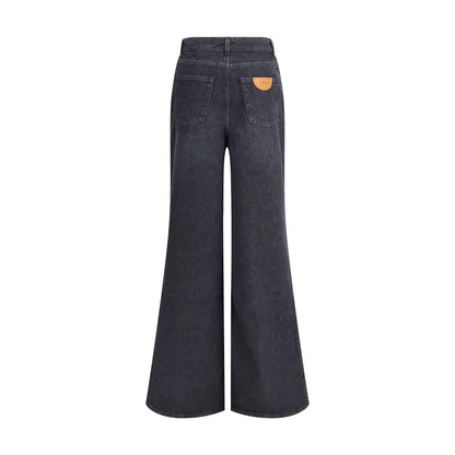 Chloé wide-leg jeans i dark wash denim med tan læderpatch. Spar 30-70% på mode