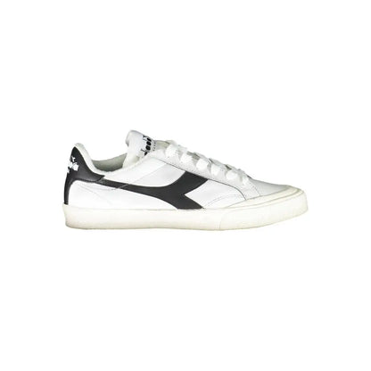 Hvide og sorte Diadora sneakers i minimalistisk design af stof