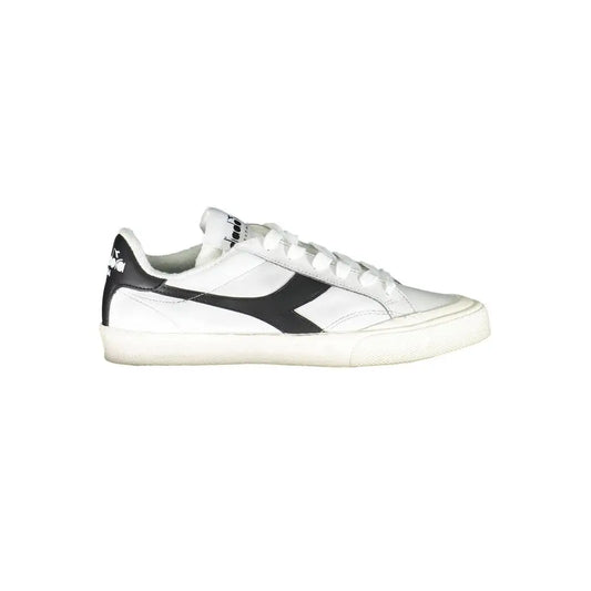 Hvide og sorte Diadora sneakers i minimalistisk design af stof