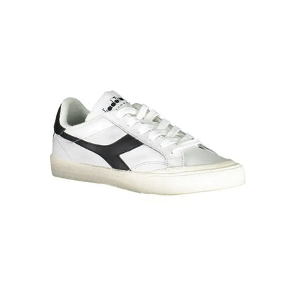 Hvide Diadora stof sneakers med sorte accenter i klassisk lavtop design