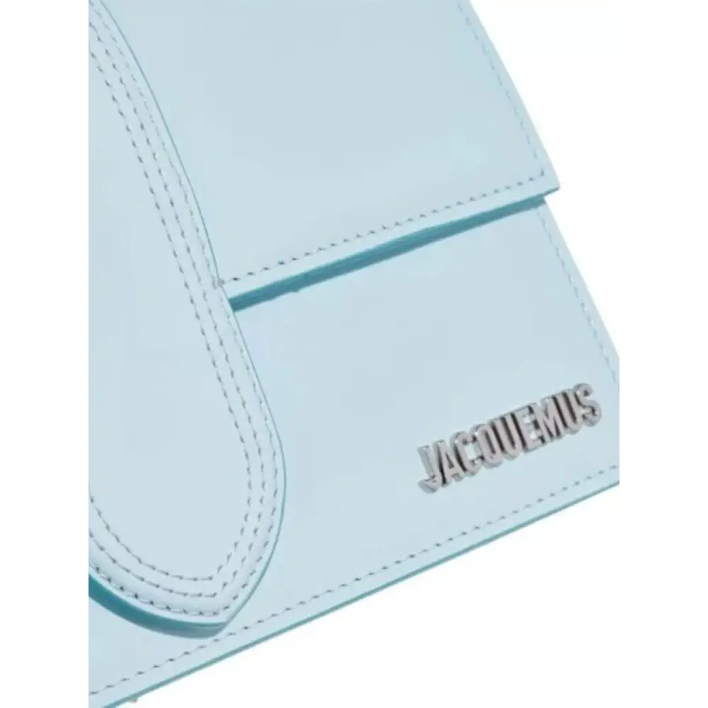 Lyst blå læder clutch med Jacquemus-logo og Grand Bambino-design