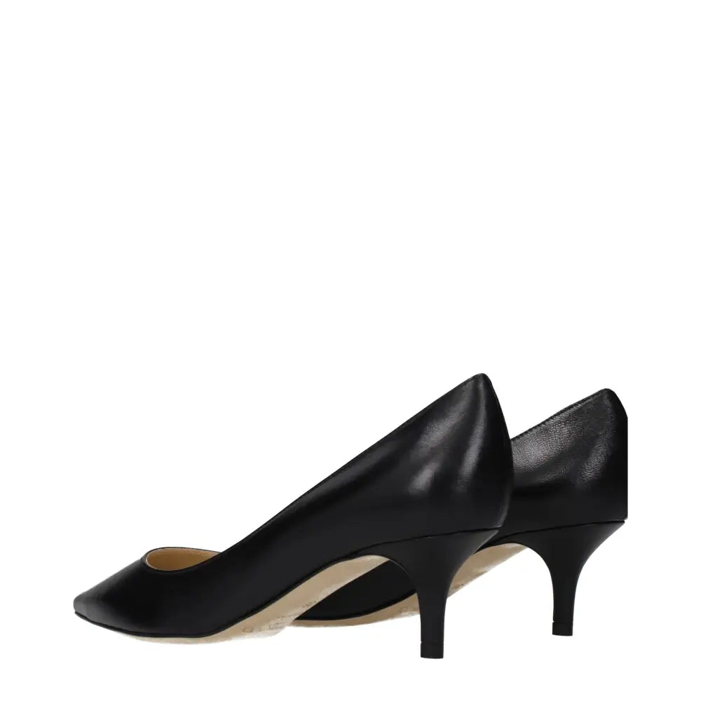 Jimmy Choo black leather pumps med spids tå og slank hæl