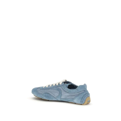 Prada blue lamb ovis aries sneaker i lyseblåt suede med hvide snører og tan gummisål