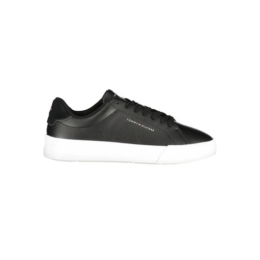 Tommy Hilfiger black leather sneakers med hvid sål og branding